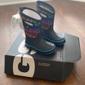 Kids Bogs waterproof boots size 11, new with tags, never worn